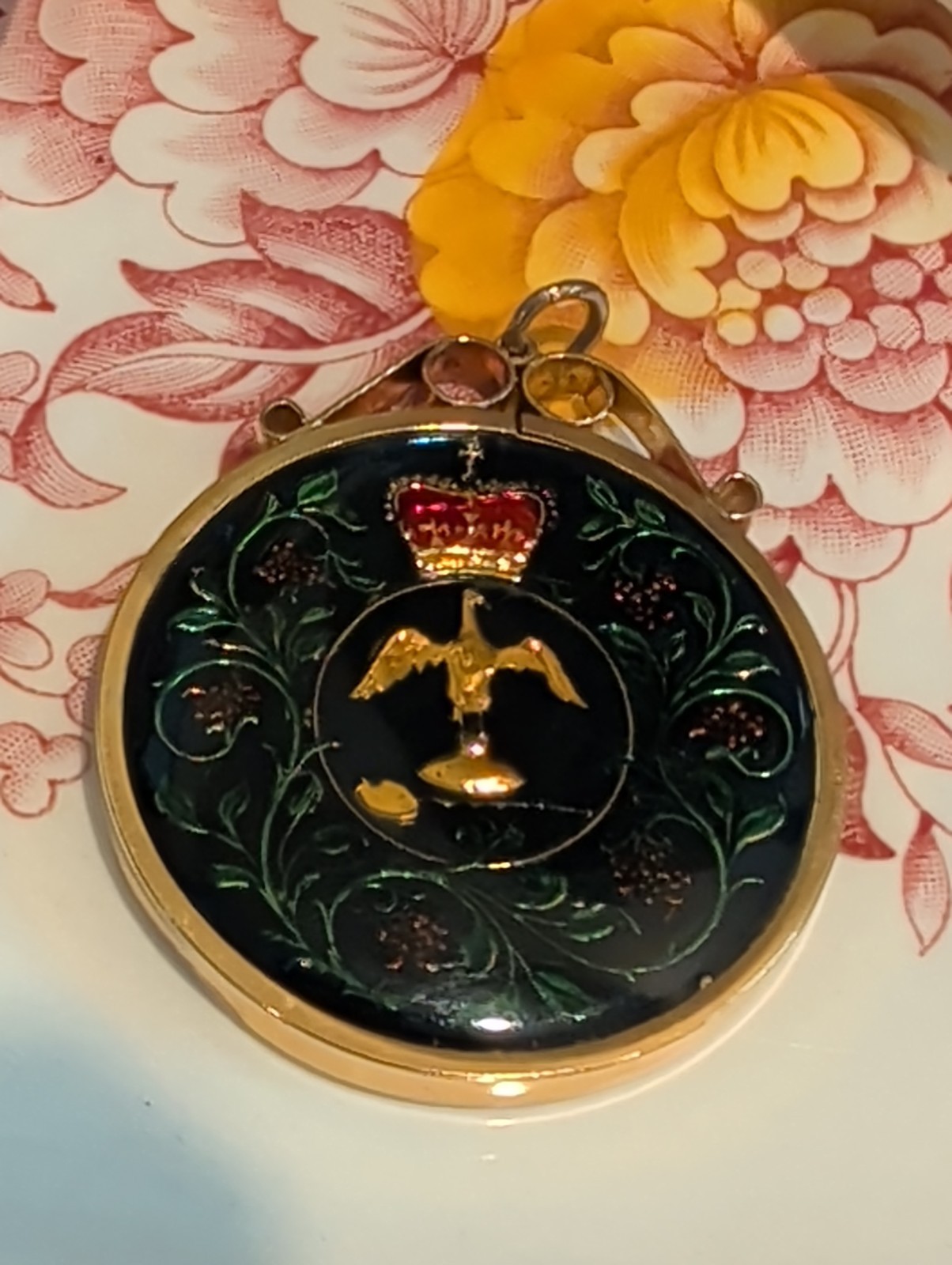 1977 Queen Elizabeth Sterling Silver Coin Medallion Pendant Multi Color