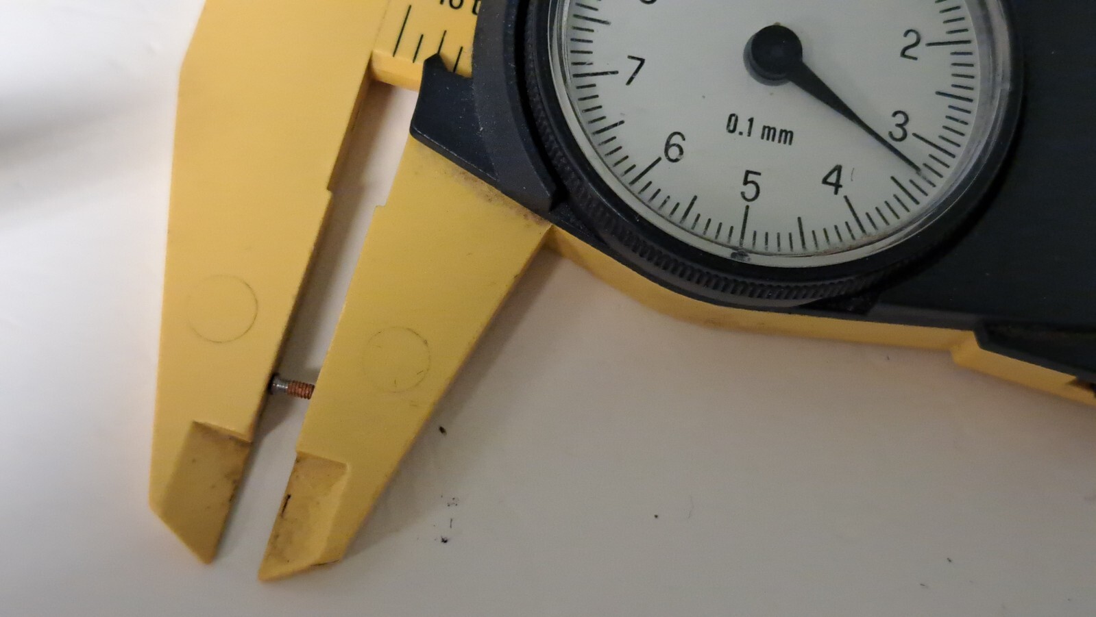 Vis de Fond 120 x 330 2400 L Watch screw for Repair