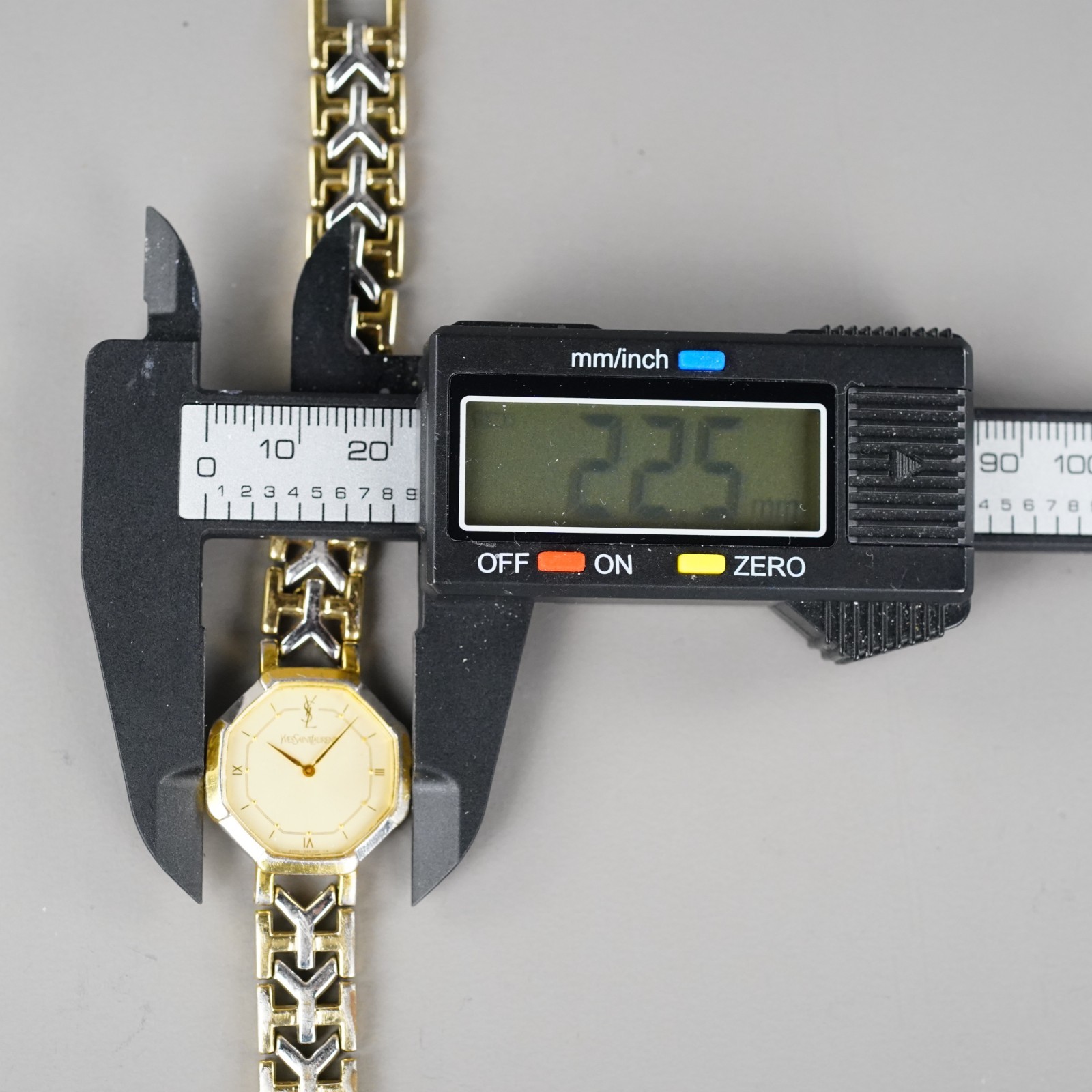 Yves Saint Laurent Vintage Women’s Watch 2200-241762 Gold 23mm New Battery