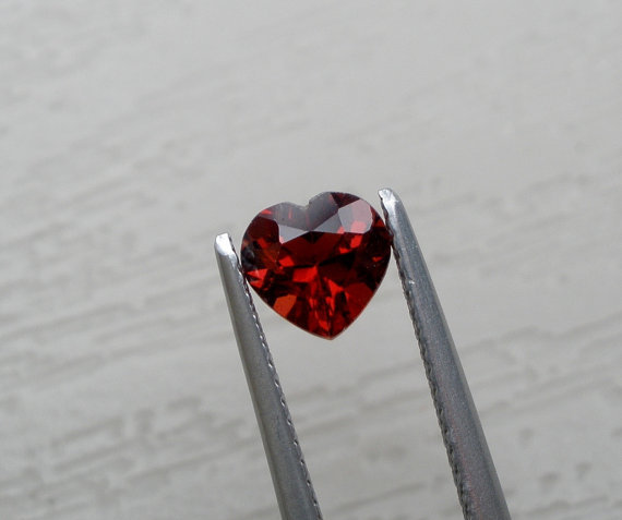 Garnet heart loose faceted natural gem 6mm