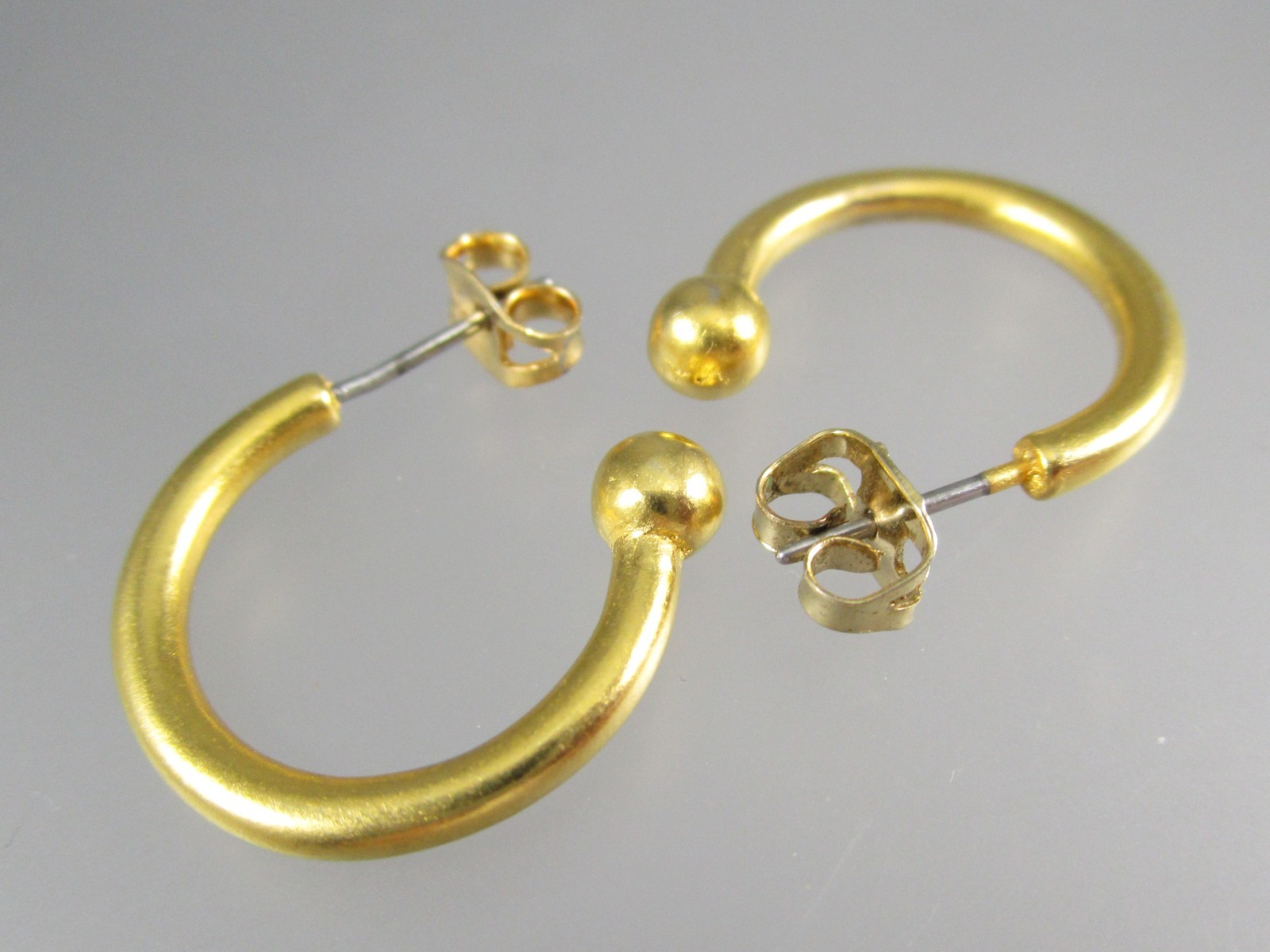 5/8″ Satin Matte Brushed Gold Tone Hoop Post Earrings 192T