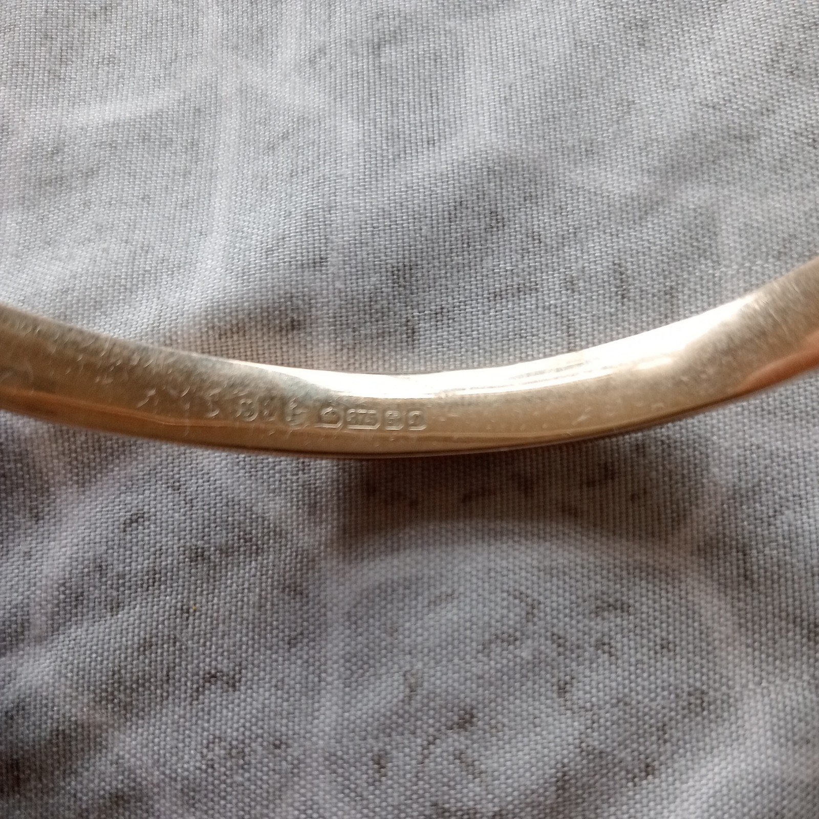 Gold Bangle 9 Carat Hinged Yellow 6mm Oval , 9.68 grams