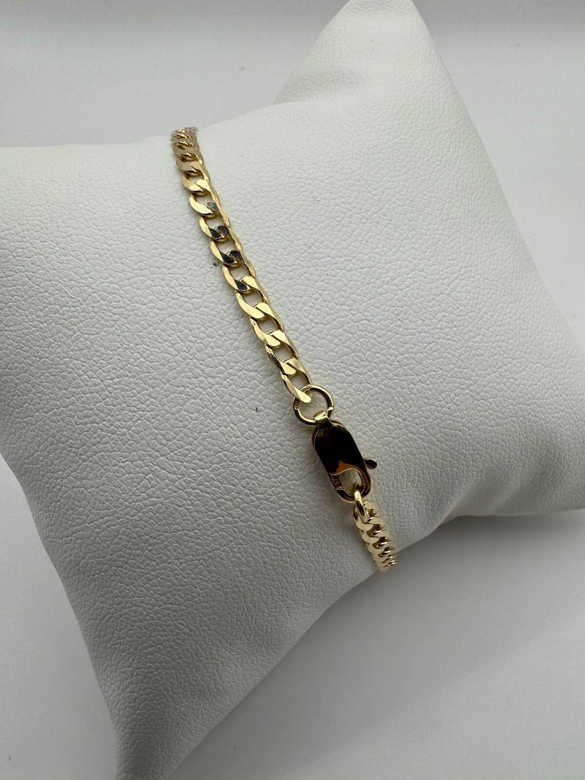 9ct Yellow Solid Gold 3.1mm Curb Link 16 Inch / 40cm Necklace (G80MC)
