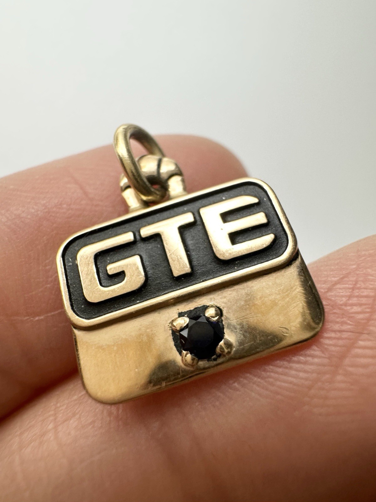 Vintage GTE 10k Yellow Gold Genuine Sapphire Charm Pendant