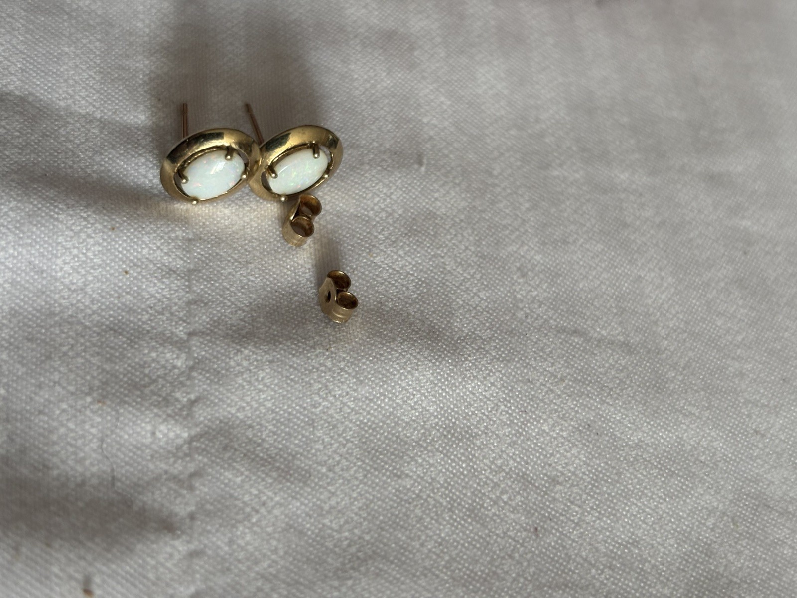 9 carat gold opal stud earrings