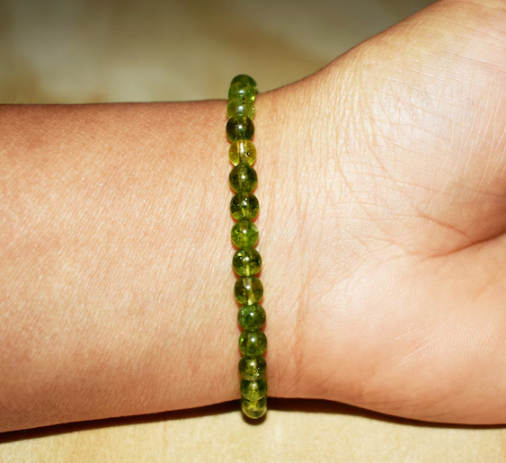 Natural Green Peridot 4mm Gemstone Beaded Crystal Healing Reiki Stretch Bracelet