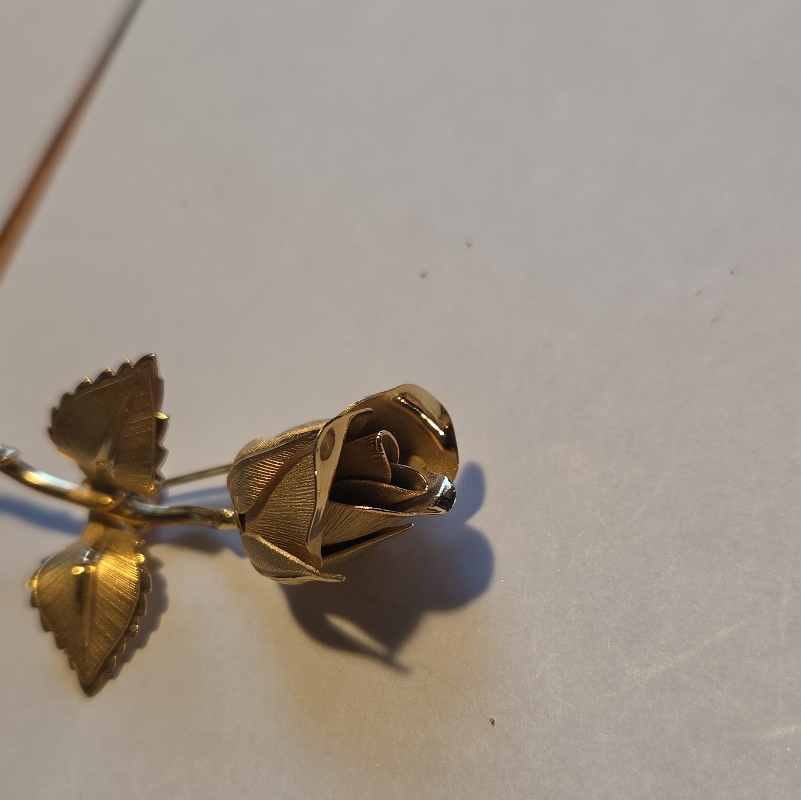 GIOVANN Gold Tone Rose Flower Brooch Pin Metal Leaves Flowers & Plants No Stone