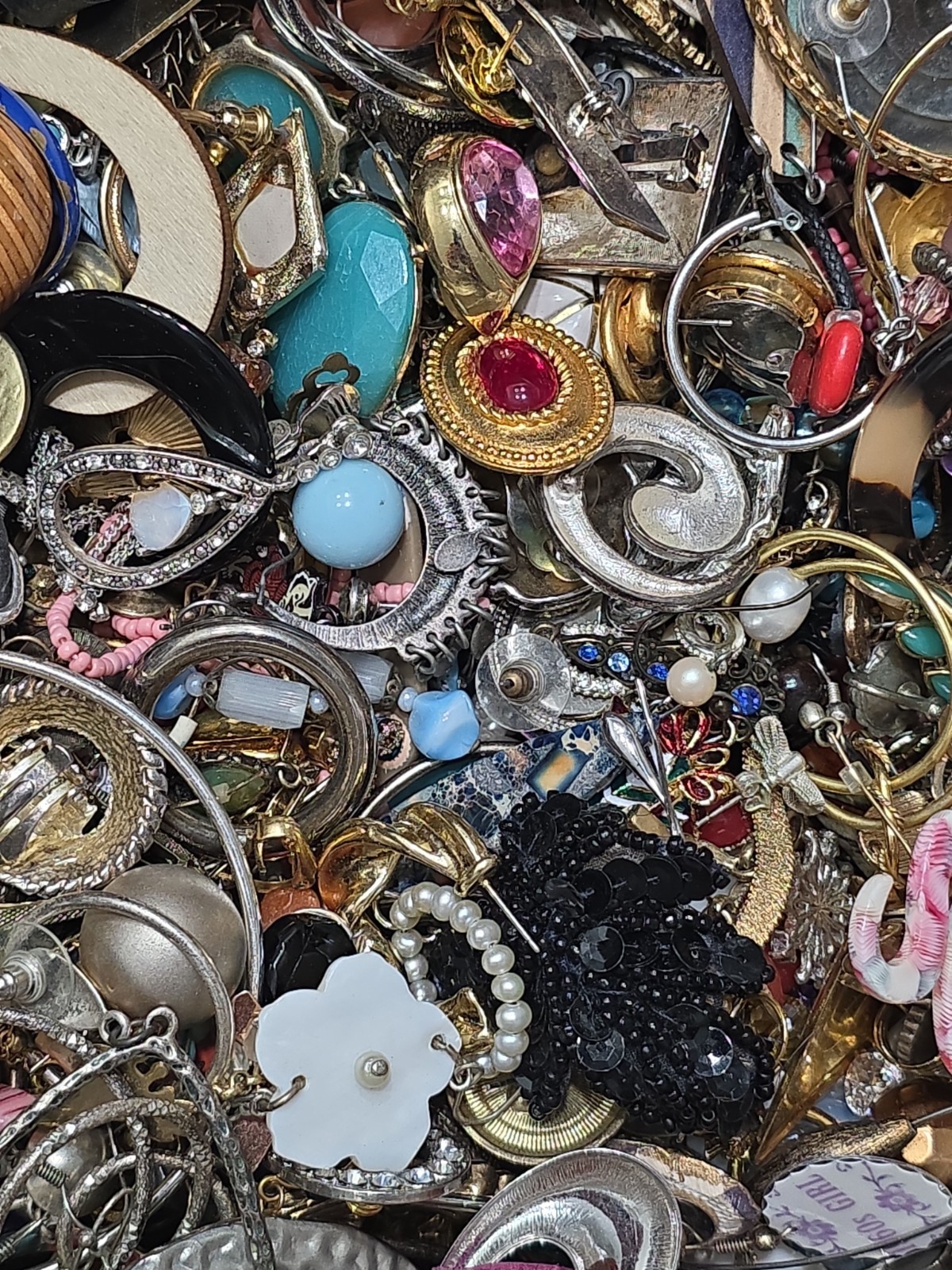 25 lbs Junk Jewelry Lot – See Description For Details! BAG #92