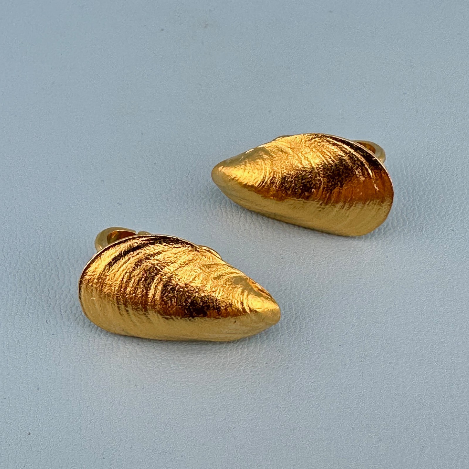 Vintage Crown Trifari Mussel Shell Clip On Earrings Brushed Satin Gold Tone RARE