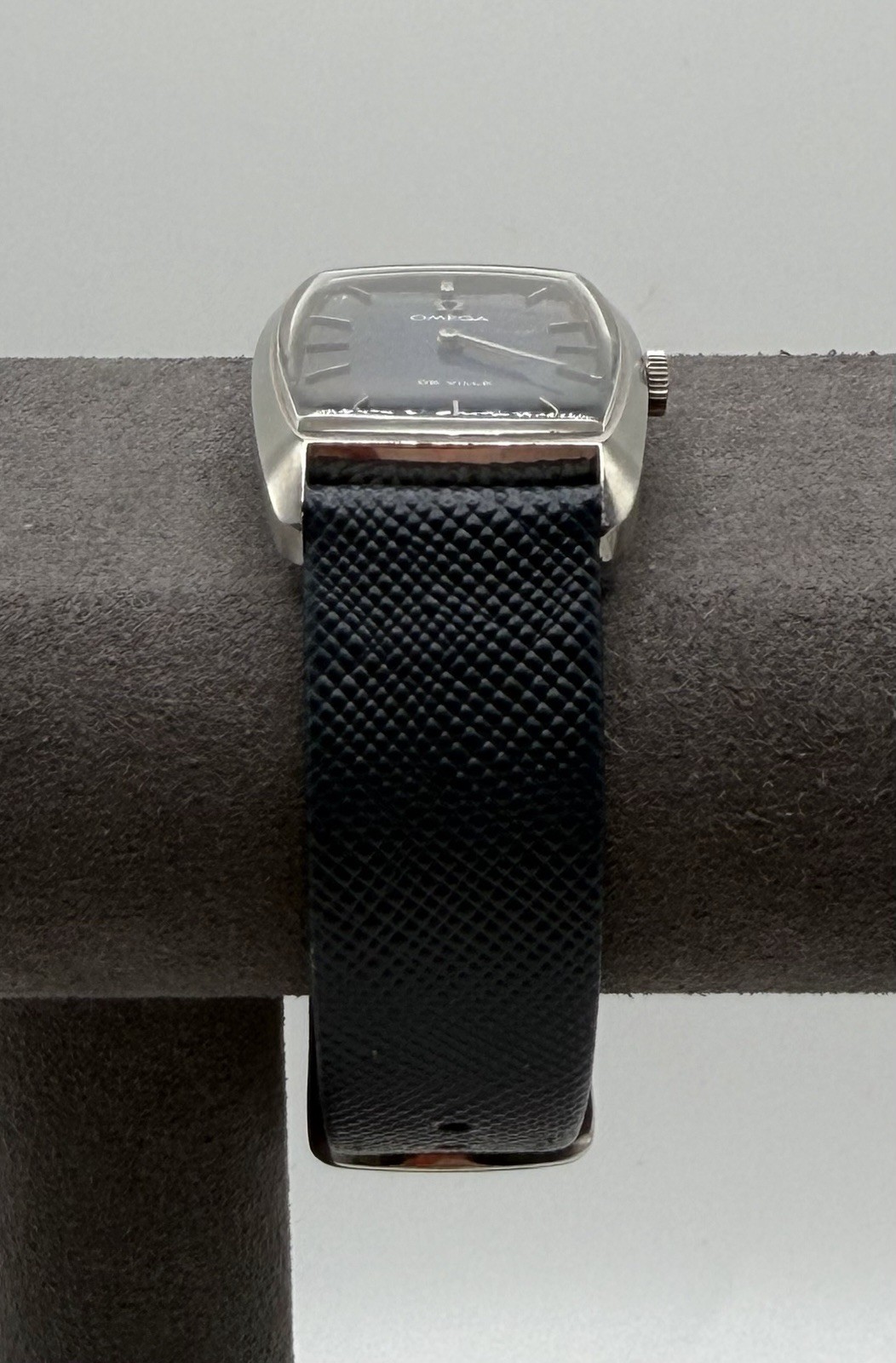 Omega Deville Ultra Thin 60s Tank Men’s Swiss Mechanical Watch – 111.085 / 620
