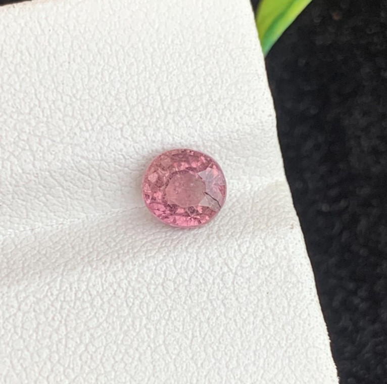 1.28 Carats Natural Peach Pink Sapphire Gemstone with Round Shape from Sri Lanka