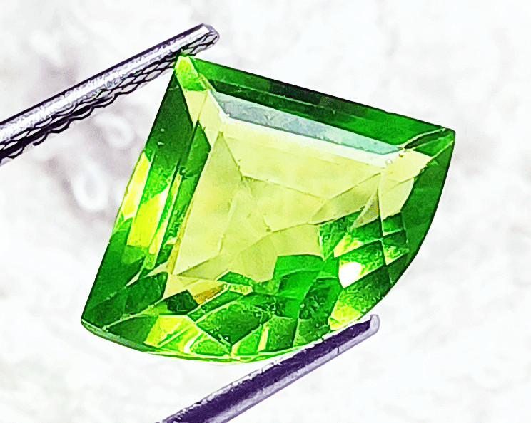 Certified 10.40 Ct Natural Rare Green Peridot Fancy AAA Quality Loose Gemstone