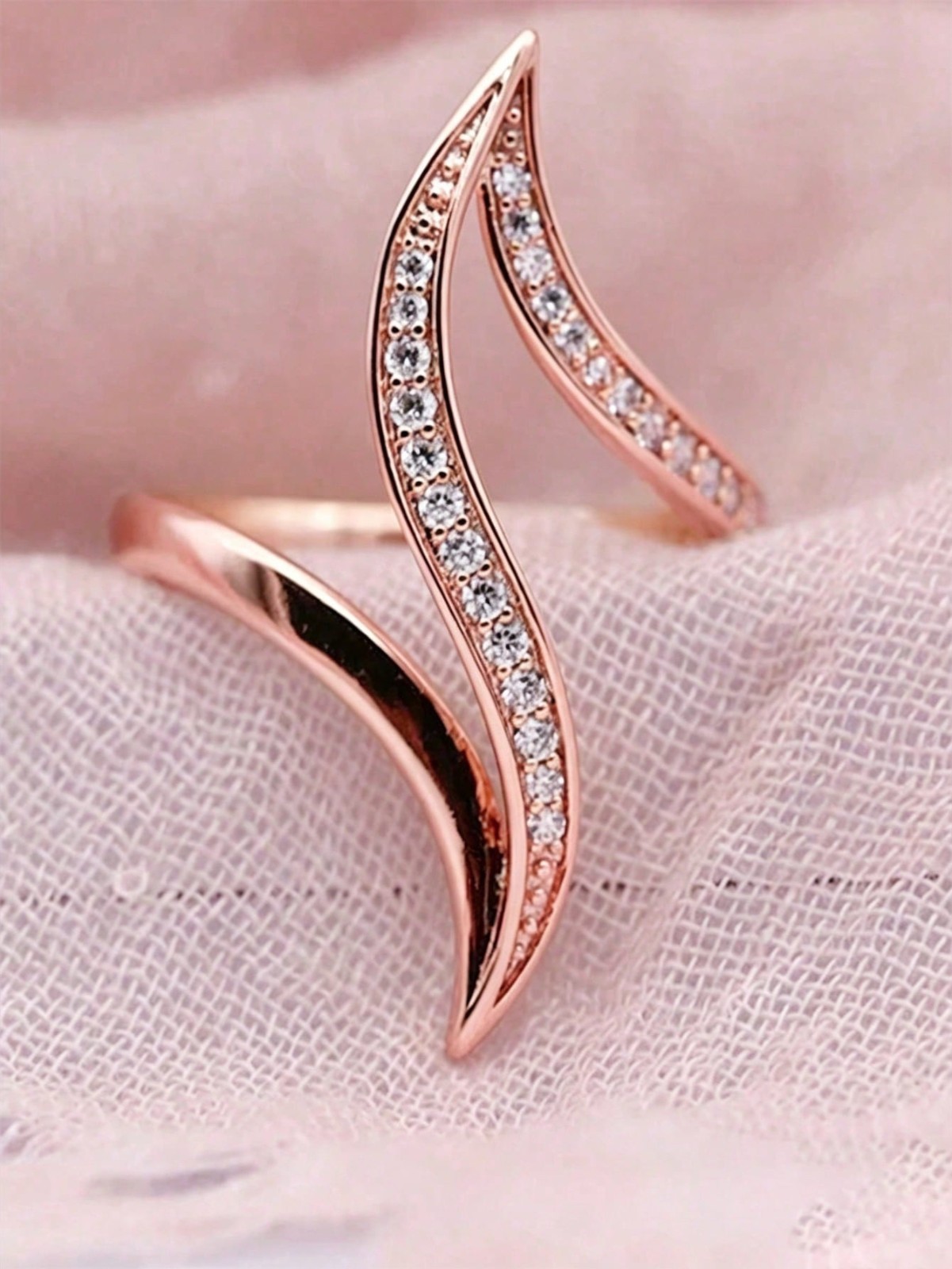 Elegant Cubic Zirconia Ring Curve Twist Women’s Party Engagement Ring Gift Her