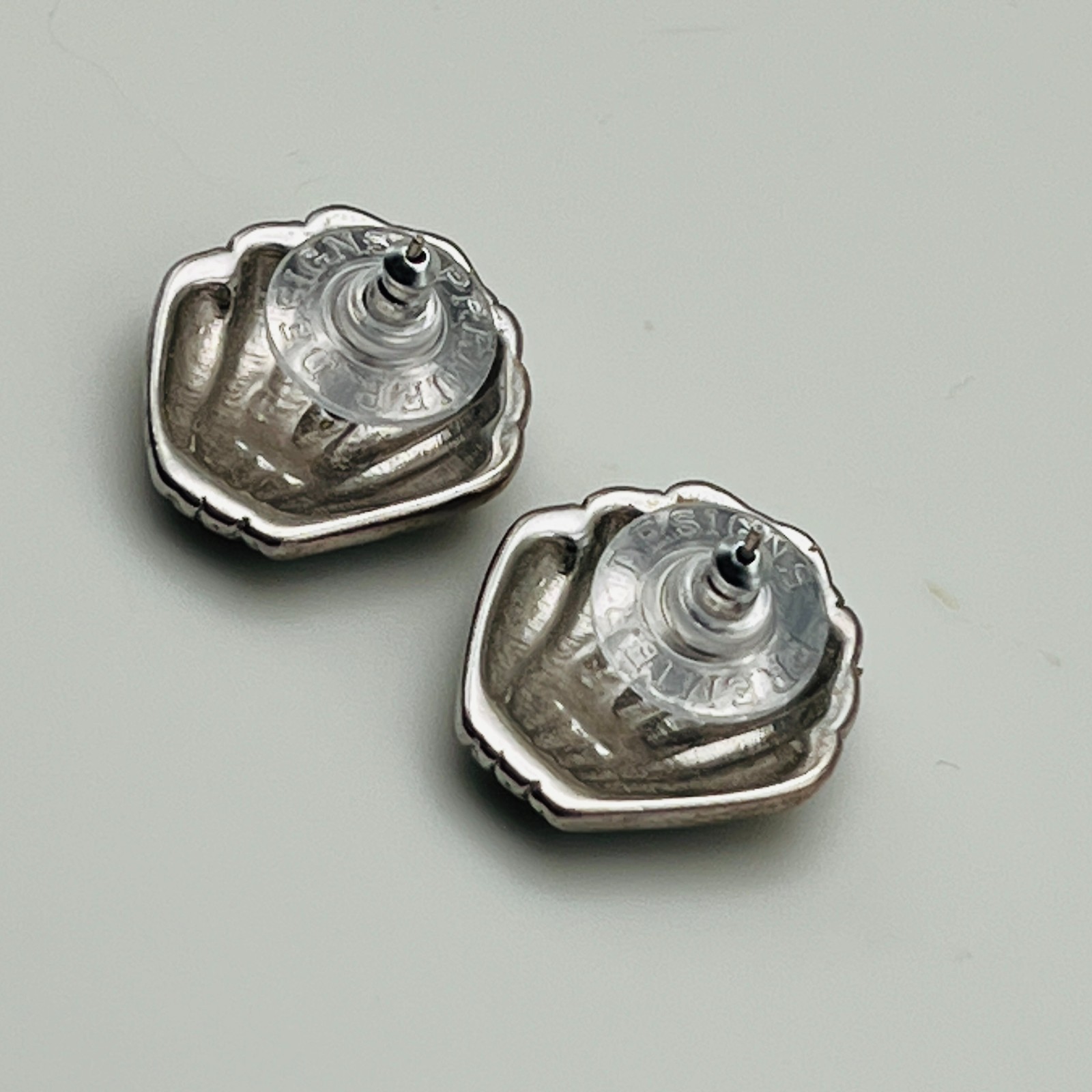 Silver Tone Seashell Stud Earrings Ribbed Shiny Textured Shell Coastal Classic