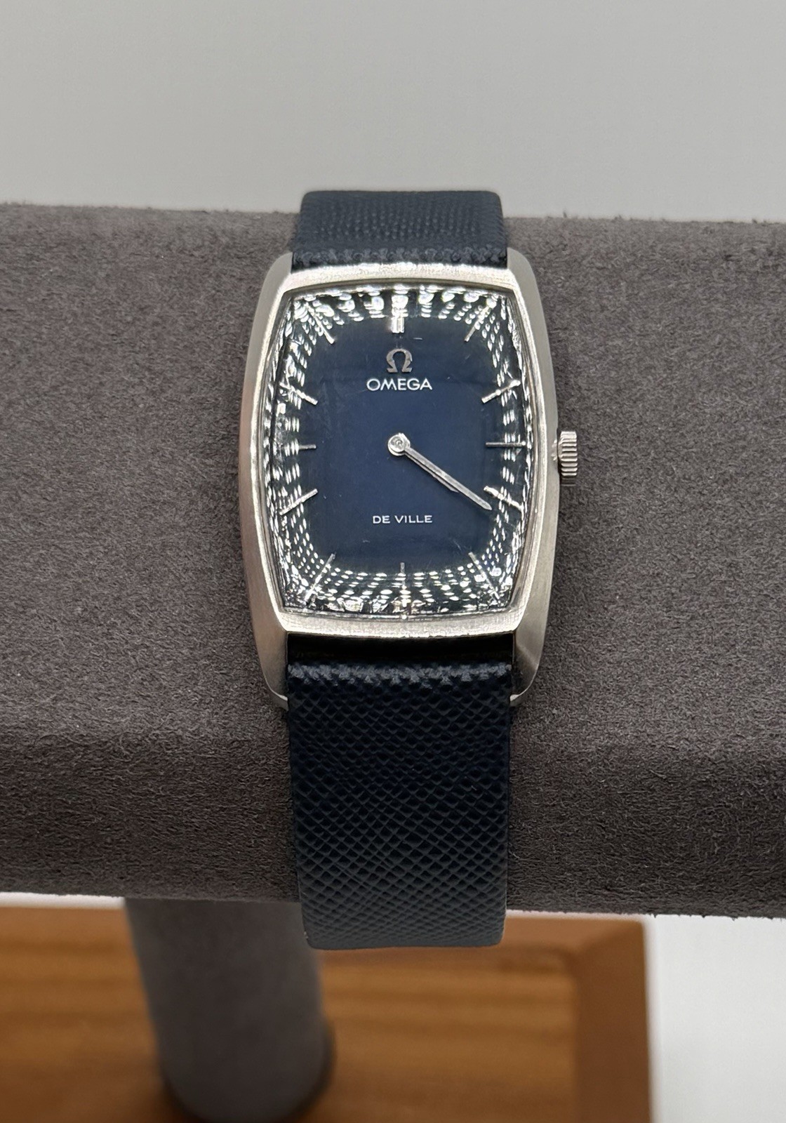 Omega Deville Ultra Thin 60s Tank Men’s Swiss Mechanical Watch – 111.085 / 620