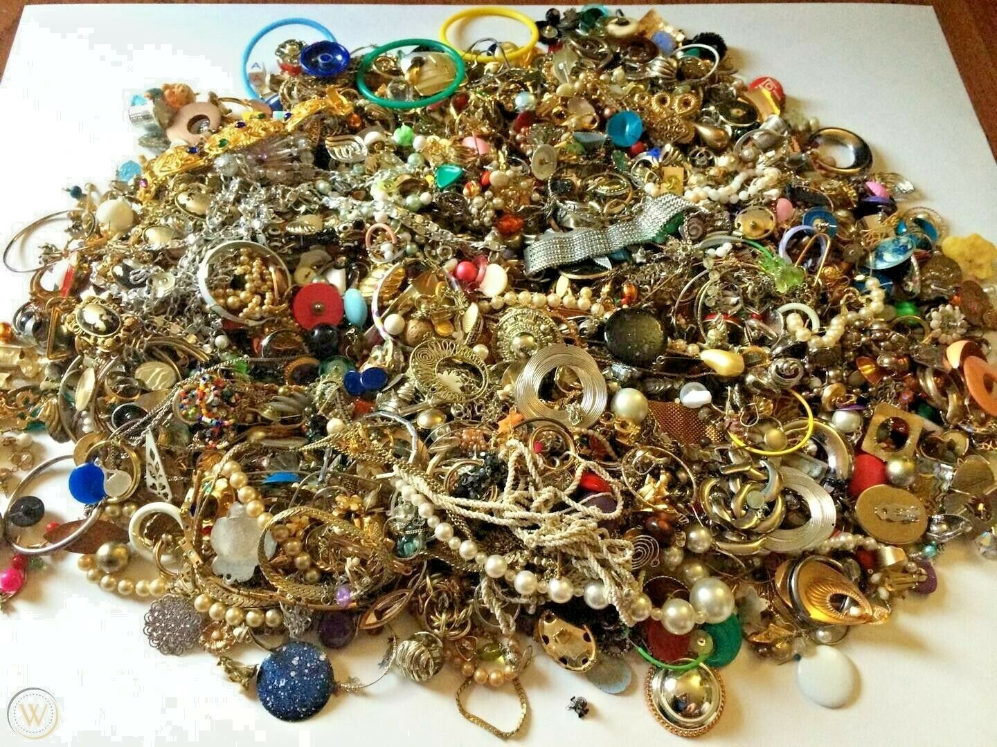 UNTESTED Vintage Modern Jewelry Junk Craft Lot Pieces Part Brooches Bracelet +++