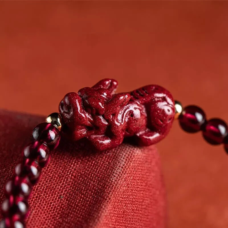 Natural Garnet Pixiu Crystal Gemstone Bead Bracelet for Good Luck Success Wealth