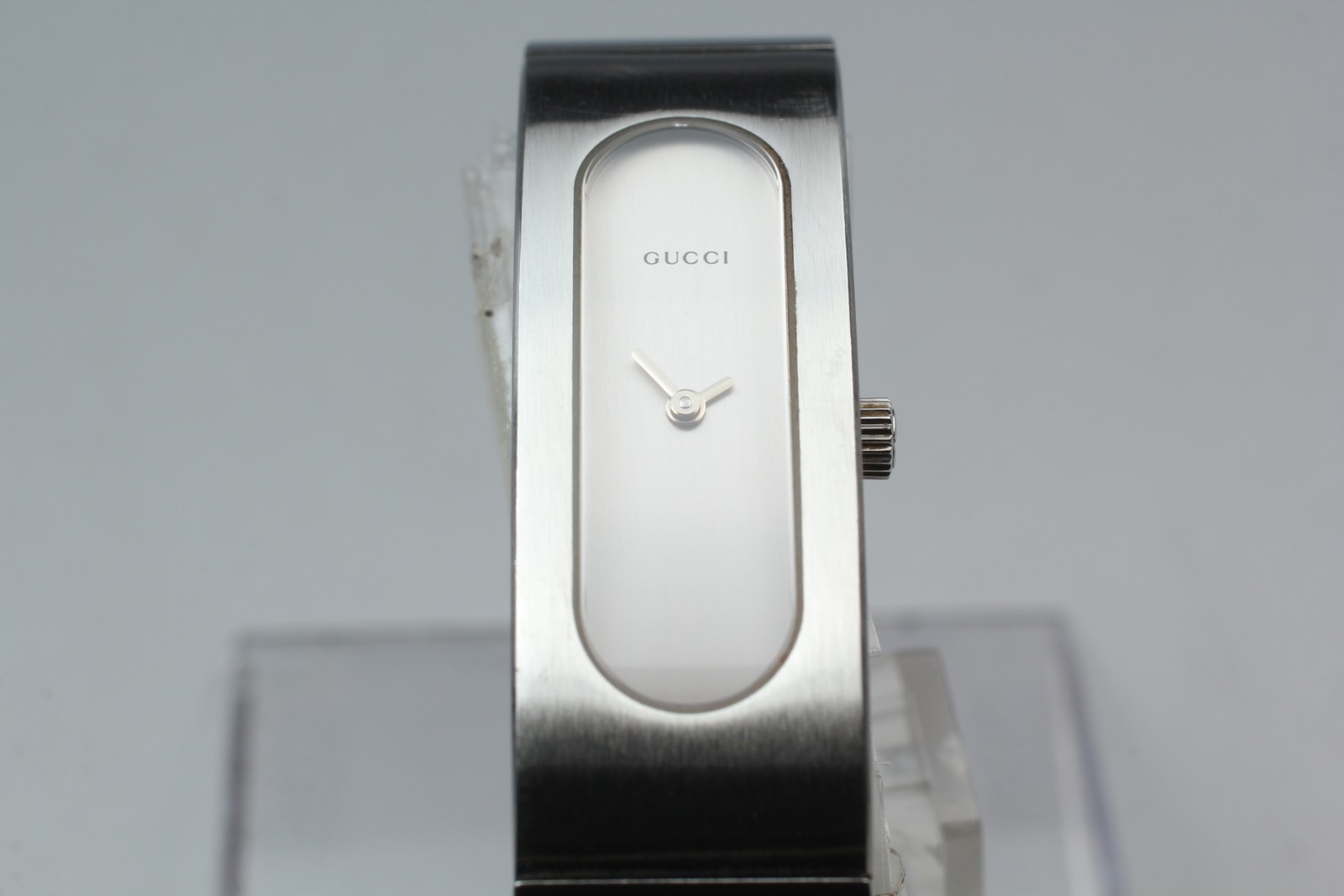 [Near MINT] GUCCI 2400S 14mm Silver Dial Quartz Bangle Women’s Vintage Watch