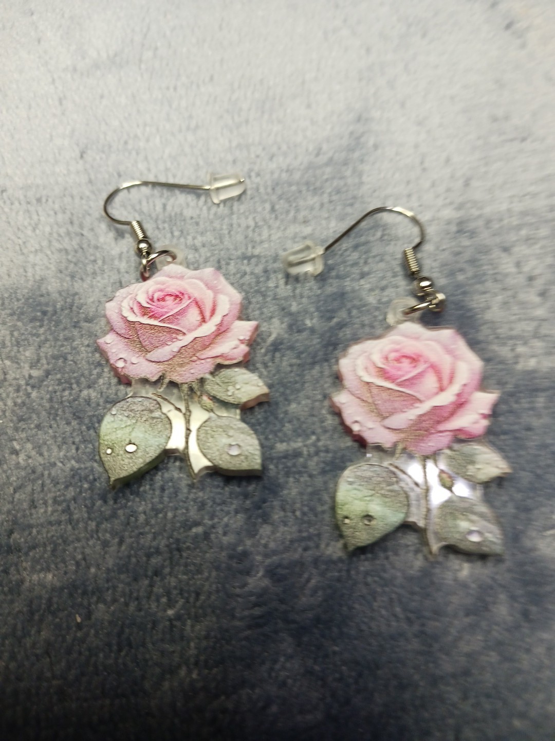 Very Pretty Pink & Green Set of Earrings! 1″ X 3/4″. Looks Good From The Back