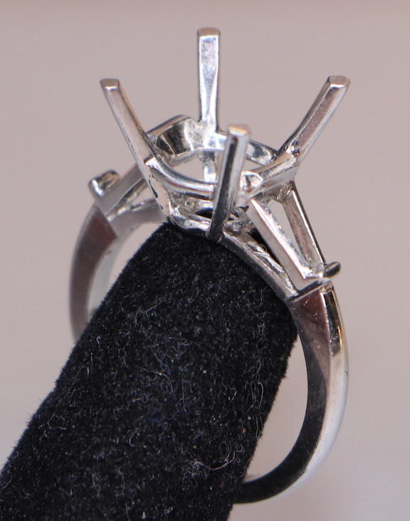 Heavy 5.75g Irid-Platinum Semi-Mount – 8ct Capacity – Tapered Baguette Accents