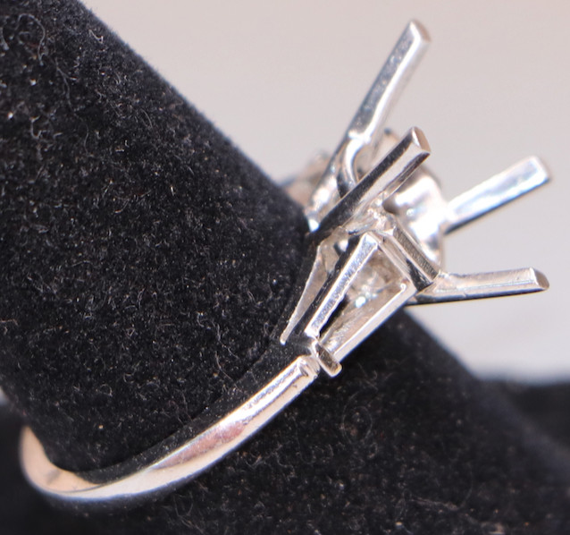 Heavy 5.75g Irid-Platinum Semi-Mount – 8ct Capacity – Tapered Baguette Accents