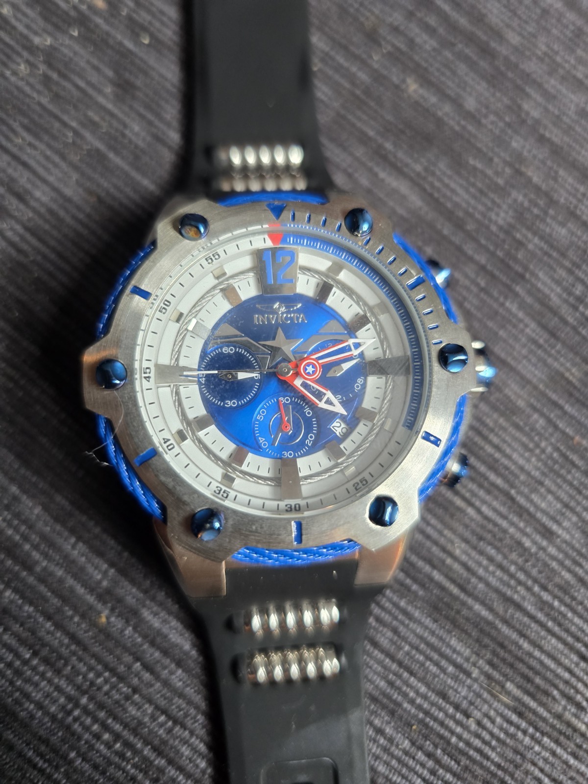 Invicta Marvel Captain America 25988 Men’s Watch limited edition