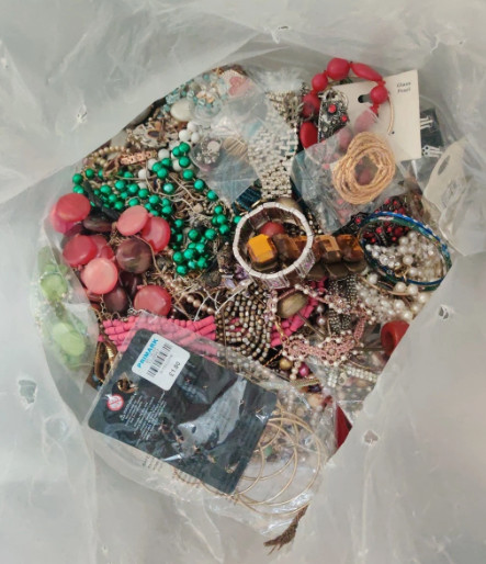 1 kg Mixed Vintage Costume Jewellery Necklaces Bangles Bracelets etc. HAND PICK