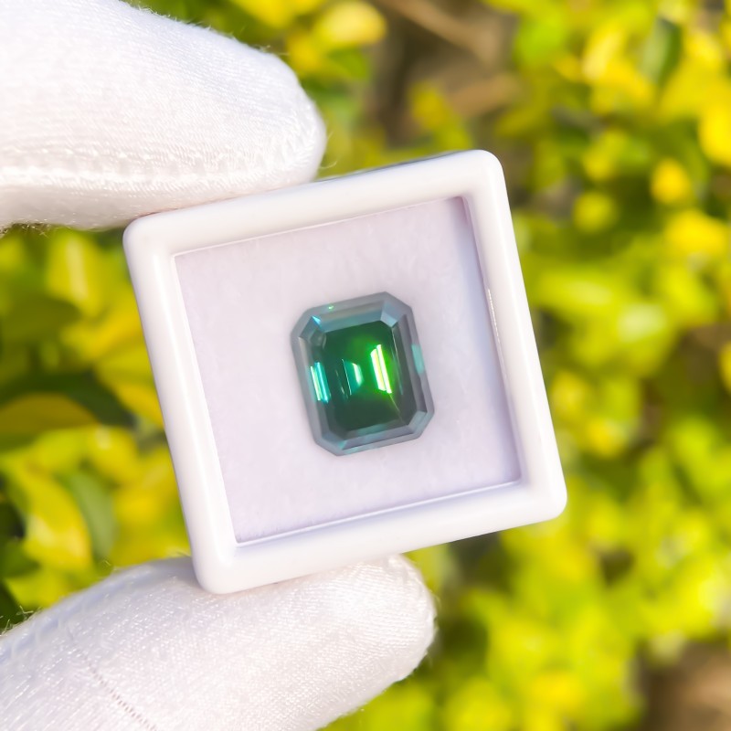 Green Color VVS1 Emerald Cut Moissanite Stone Loose Gemstone with GRA Cert