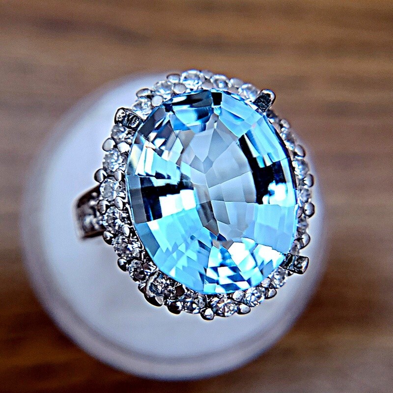 Blue Topaz 10.88 Ct Oval Swiss Blue Topaz 14 X 12 mm Loose Stone Gemstone