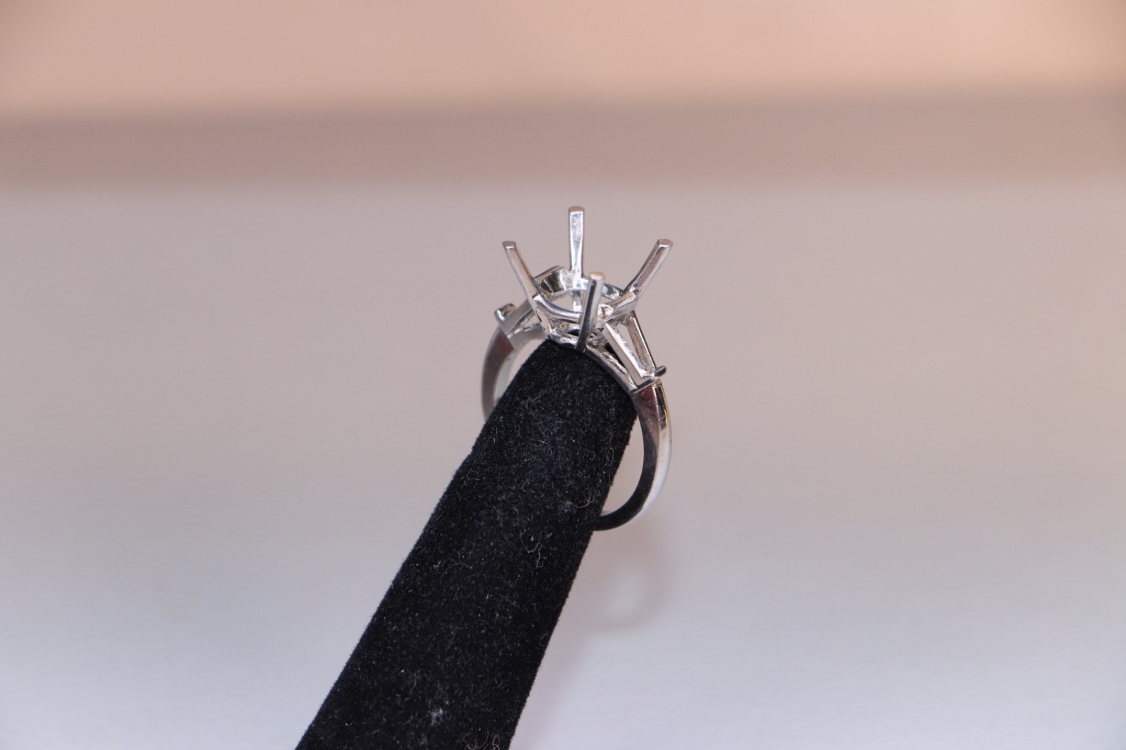 Heavy 5.75g Irid-Platinum Semi-Mount – 8ct Capacity – Tapered Baguette Accents