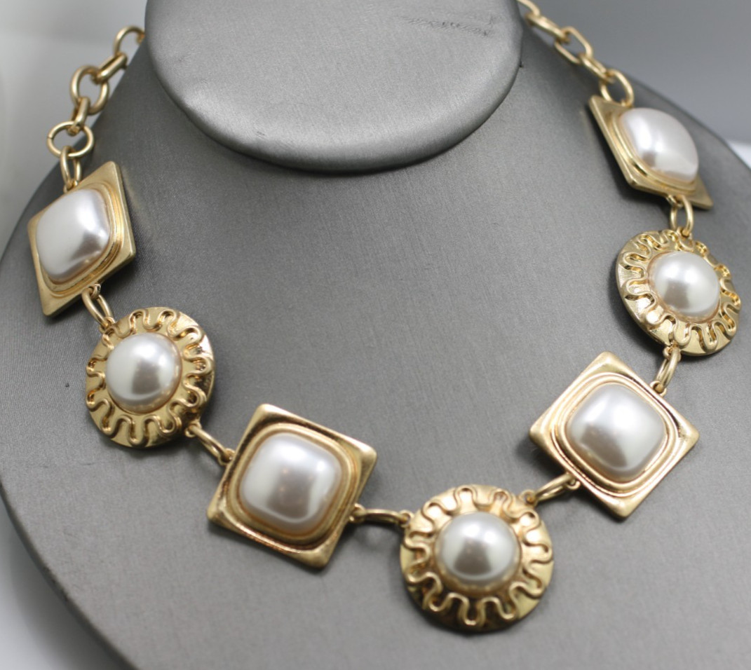 Brushed matte satin gold tone faux mabe pearls chain necklace 14-18″ Glam