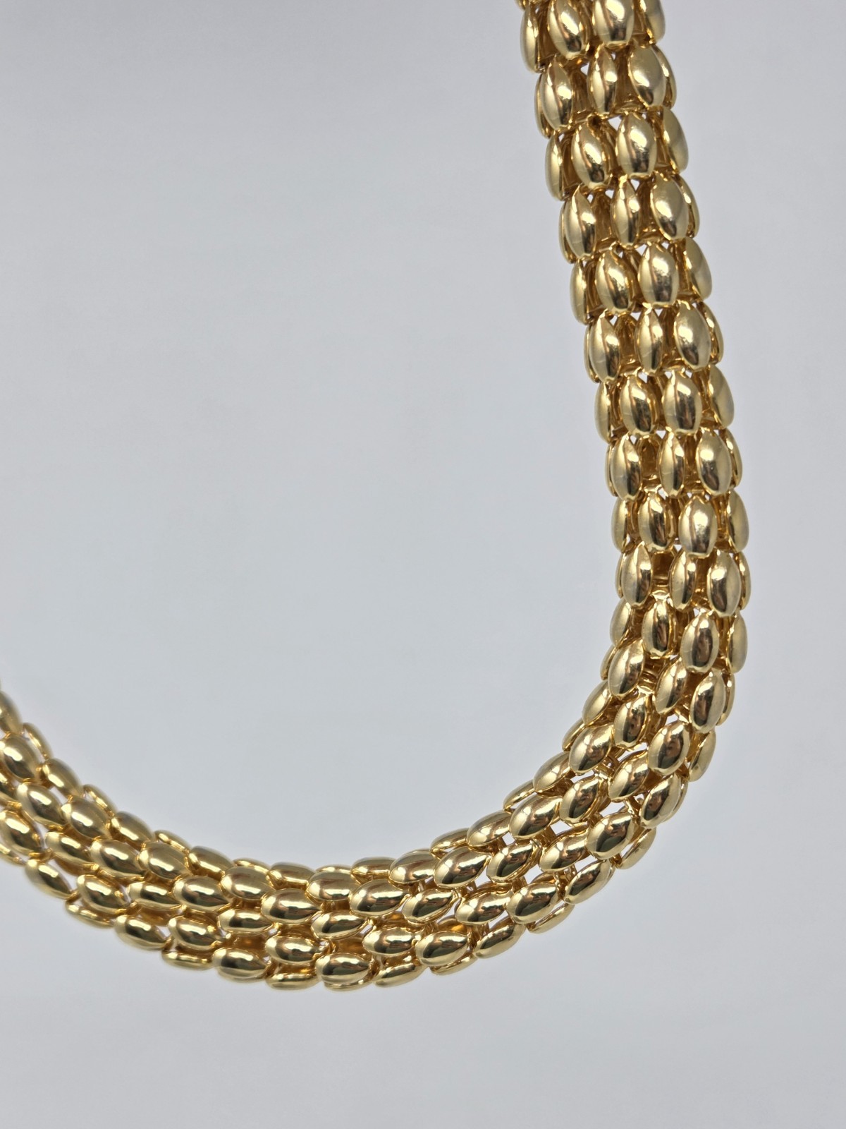 Vintage Gold Tone Mesh Choker Necklace Magnetic Clasp 17 Inches Unsigned 80s