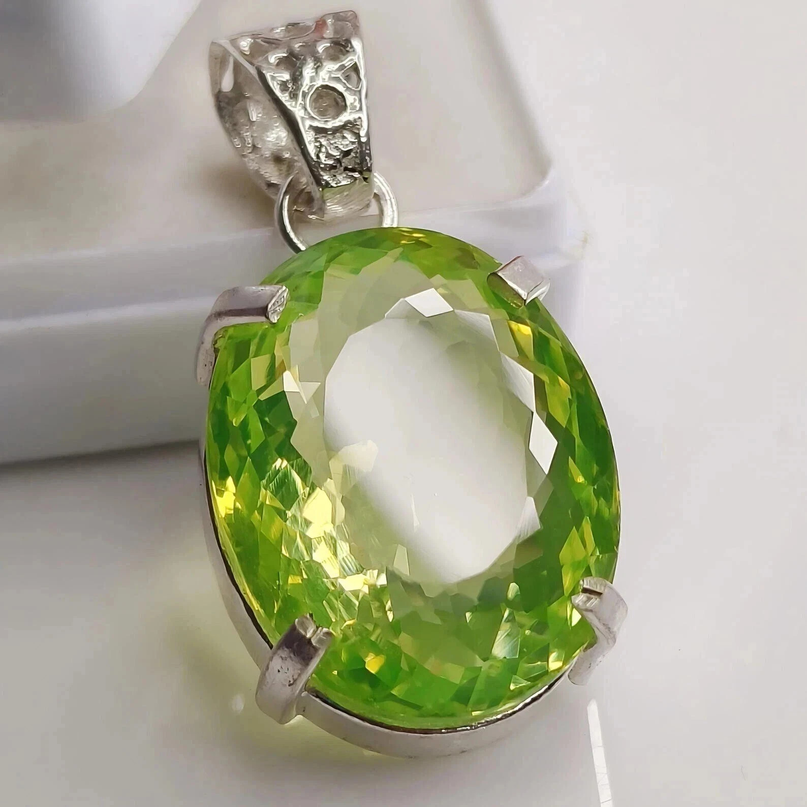30 Ct+ Certified Natural Green Peridot Oval 925 Solid Silver Pendant Gemstone