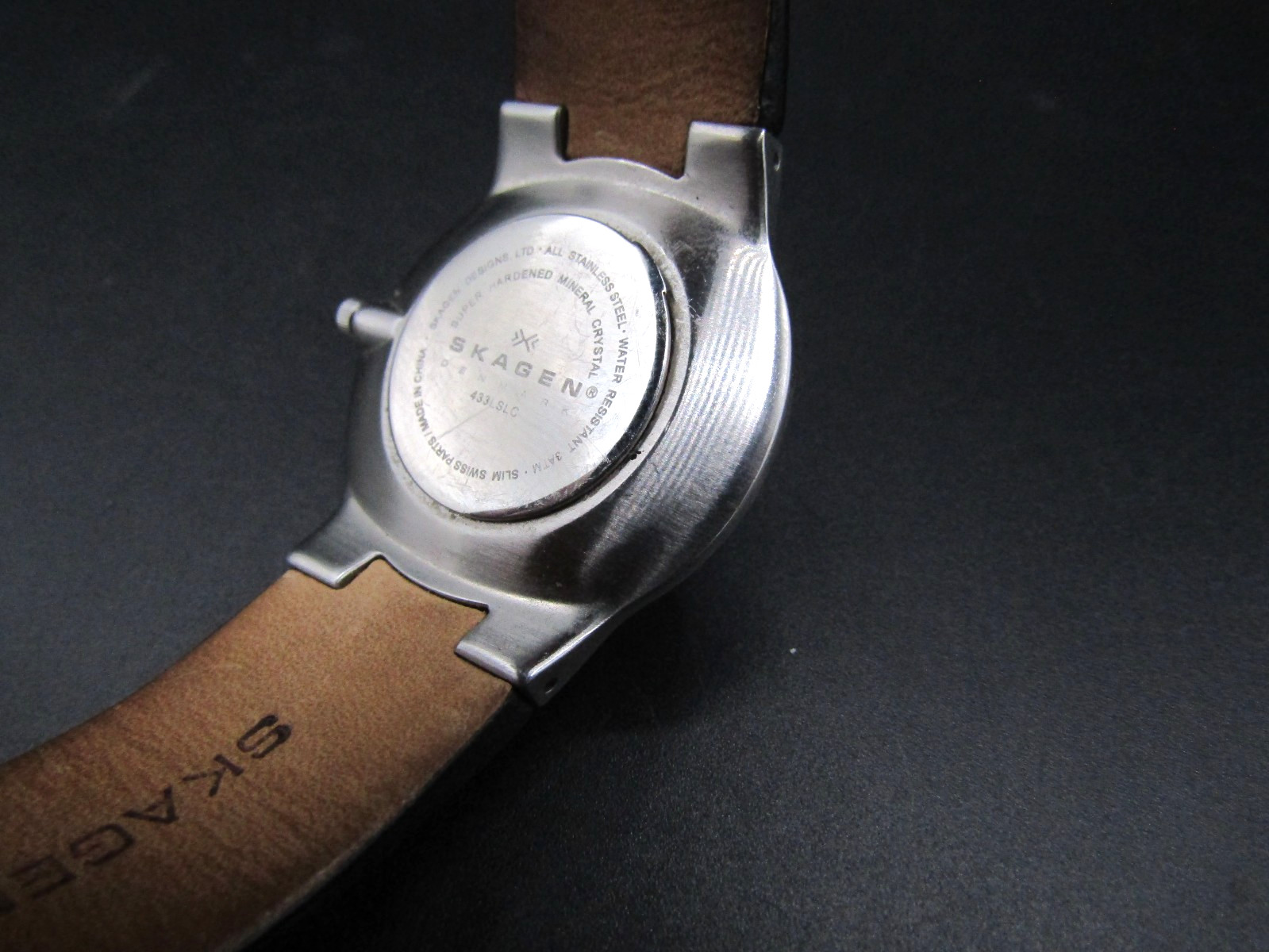 Beautiful Skagen Denmark 433LSLC Sub Second Ultra Slim Thin Case Sunk Dial Watch