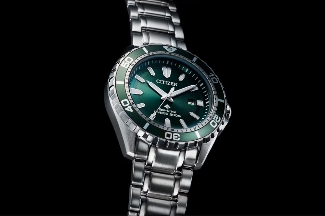 45mm Citizen Eco-Drive Diver 200m Quartz Green Dial/Bezel Steel Bracelet Date