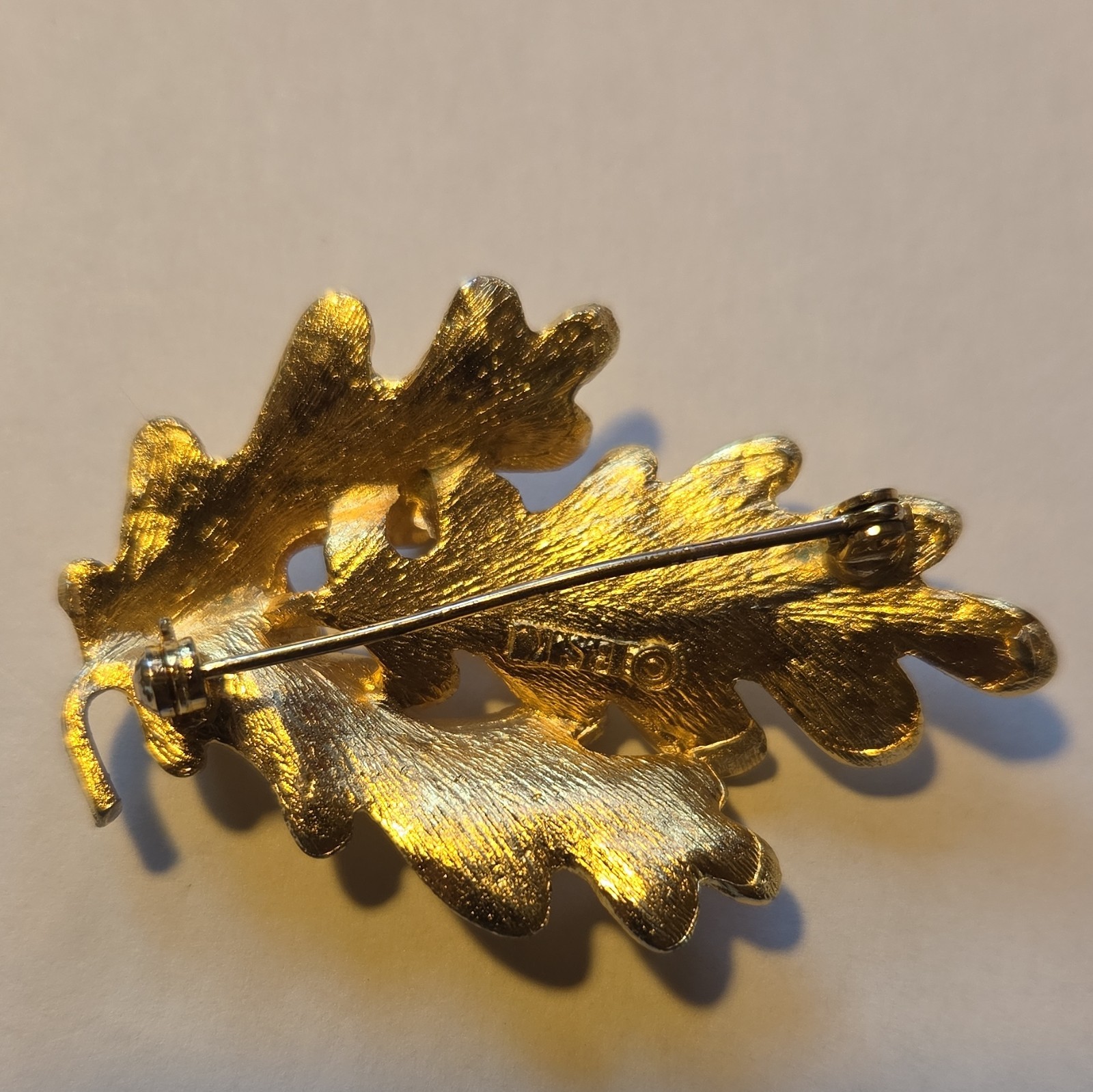 BSK Signed Gold Tone Leaf Brooch Pin Metal Flowers & Plants No Stone