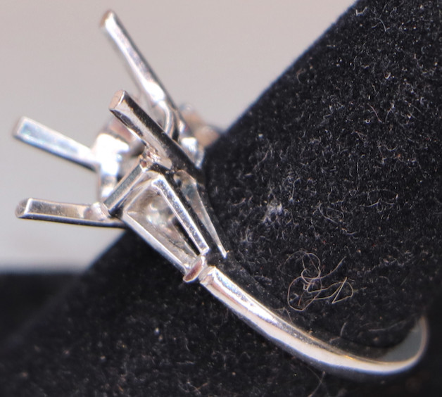 Heavy 5.75g Irid-Platinum Semi-Mount – 8ct Capacity – Tapered Baguette Accents