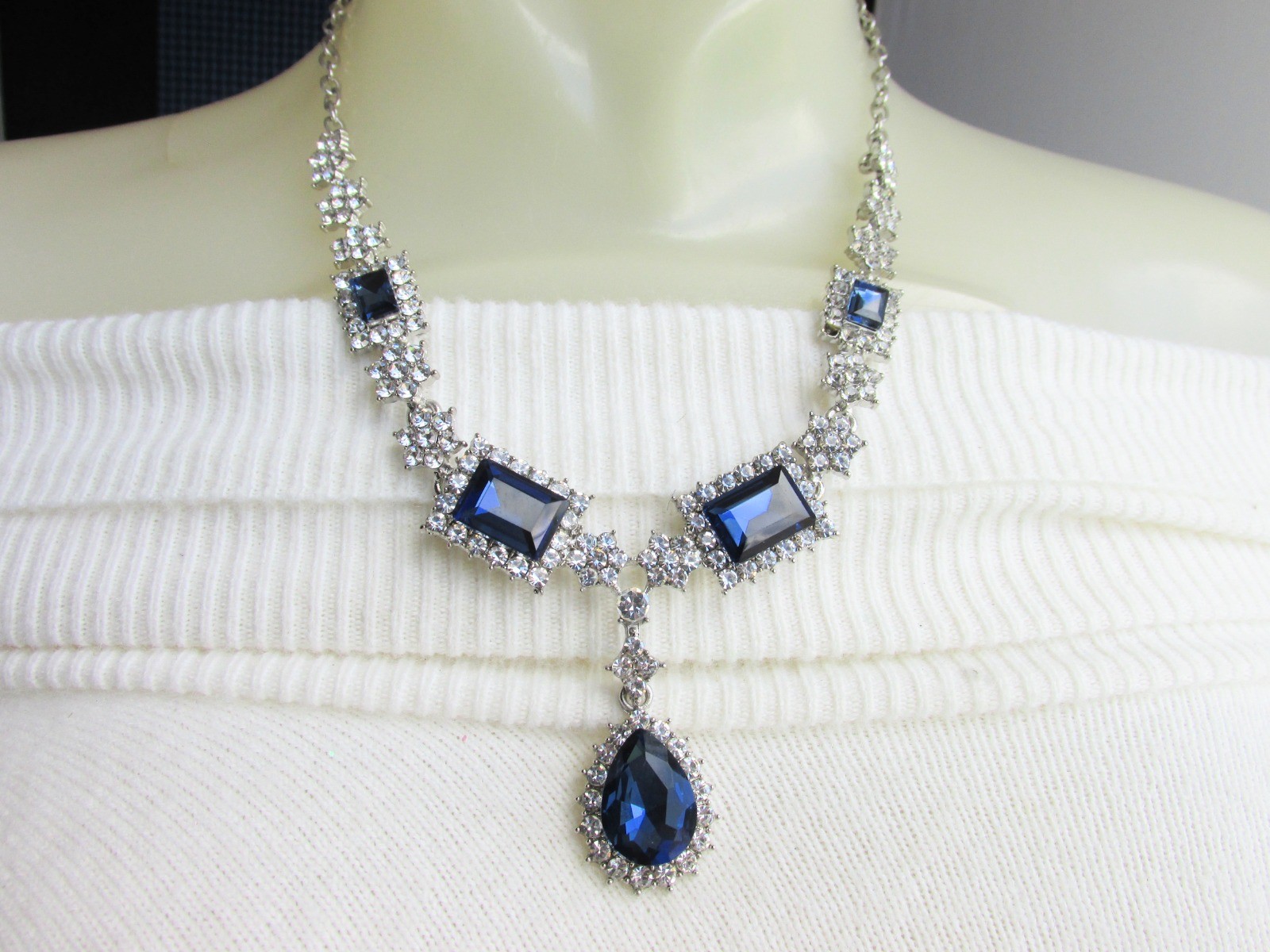 Stunning Sapphire Blue & Clear Rhinestones Pendant Necklace Earring Set