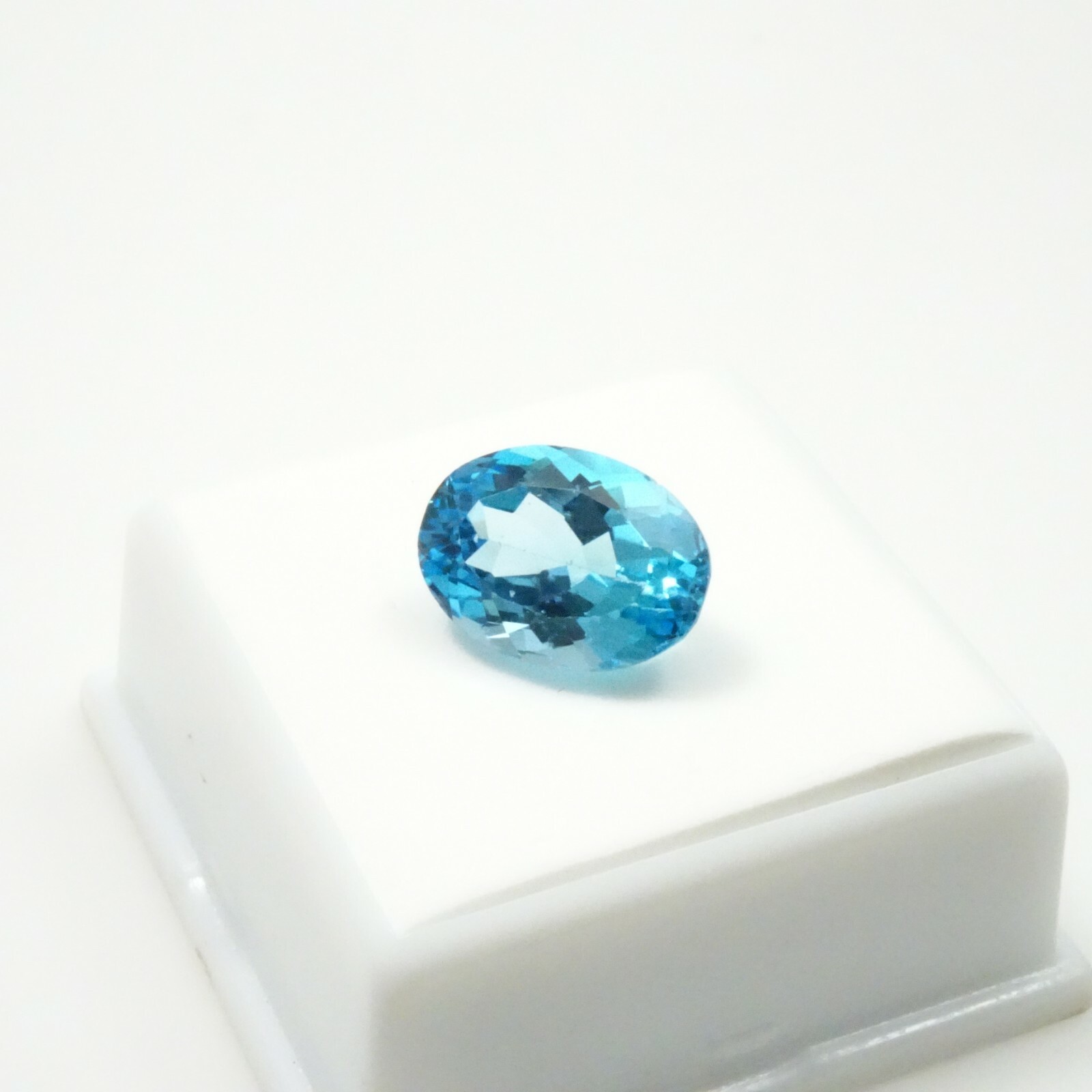7.70ct Swiss Blue Topaz Oval – 14x10mm – Swiss Blue Topaz Loose Gemstone