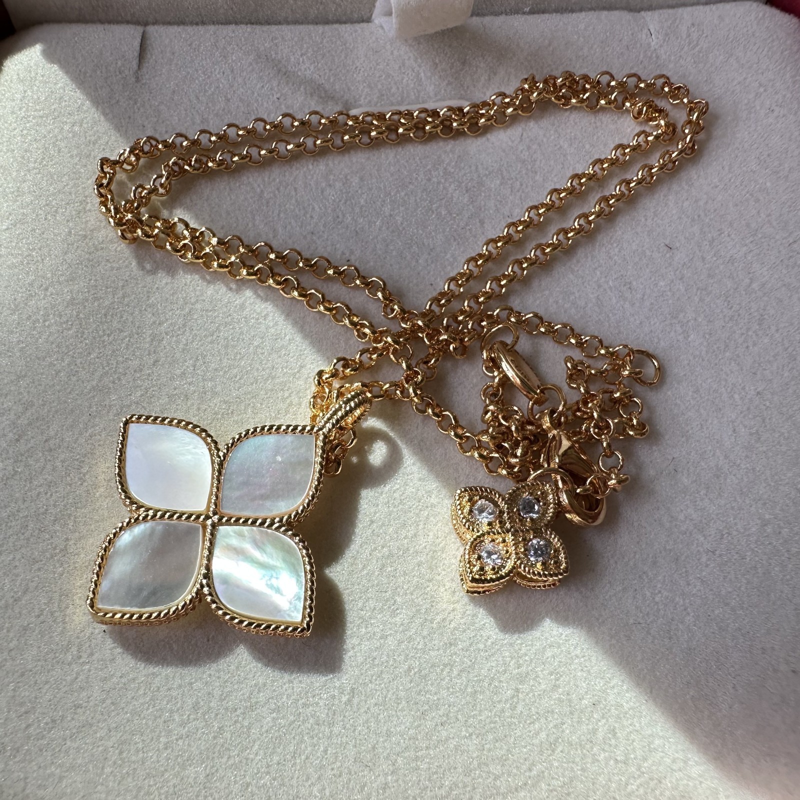Roberto Coin Princess Flower Mother of Pearl & Diamond 18K Gold Pendant Necklace
