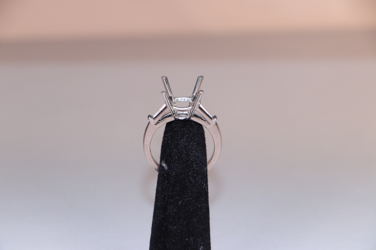 Heavy 5.75g Irid-Platinum Semi-Mount – 8ct Capacity – Tapered Baguette Accents