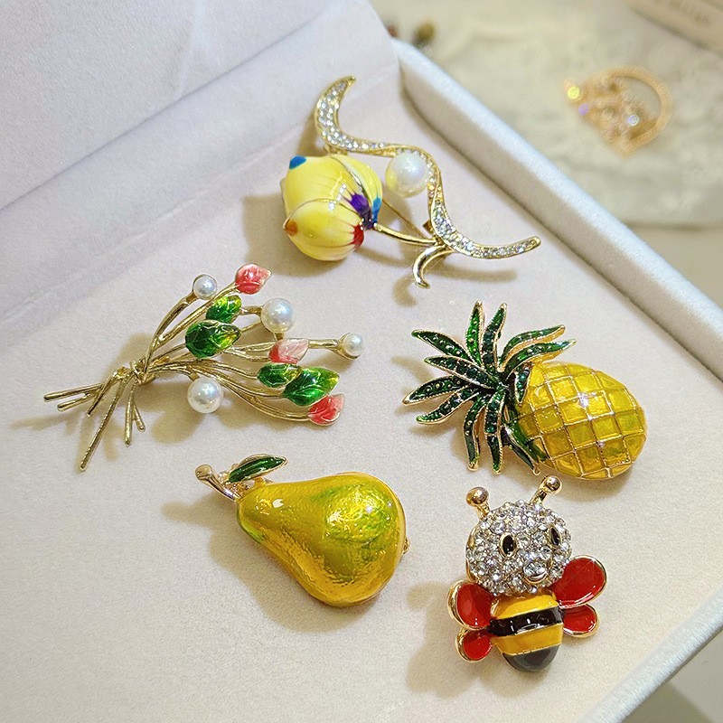wholesale 20pcs Mix Design Vintage Brooch Pins Lot Enamel Crystal Pearl Resale