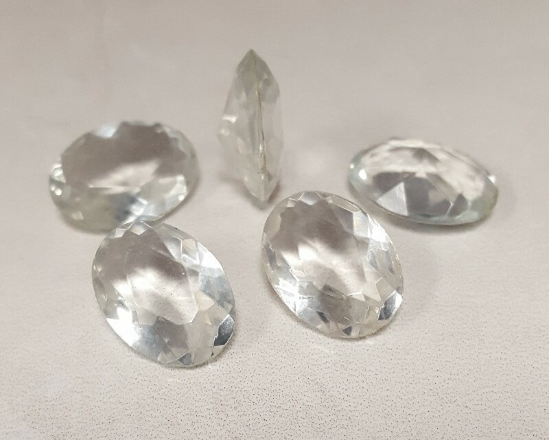24 VINTAGE CRYSTAL ACRYLIC 18x13mm. OVAL FACETED TOP UNFOILED GEM JEWELS A1329