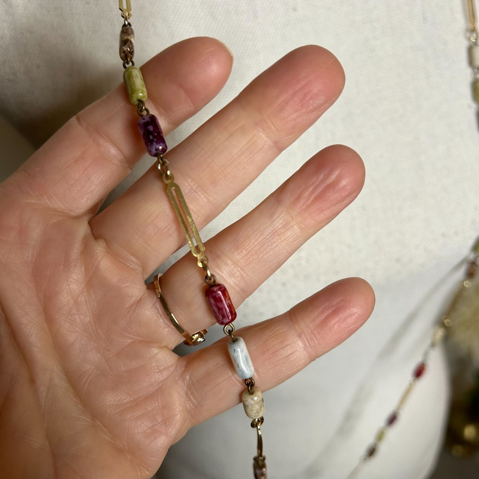 Single Strand Gold Colored Chain Necklace w/Multicolored Stones