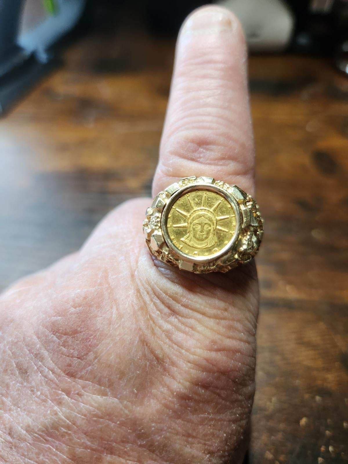 Vintage 1986 Men’s Solid 14K Gold Nugget Ring with Gold Statue of Liberty Coin