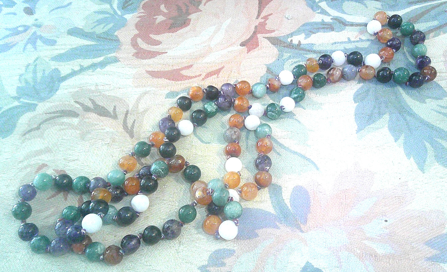 MULTICOLOR POLISHED STONES BEADED NECKLACE 17 INCHES