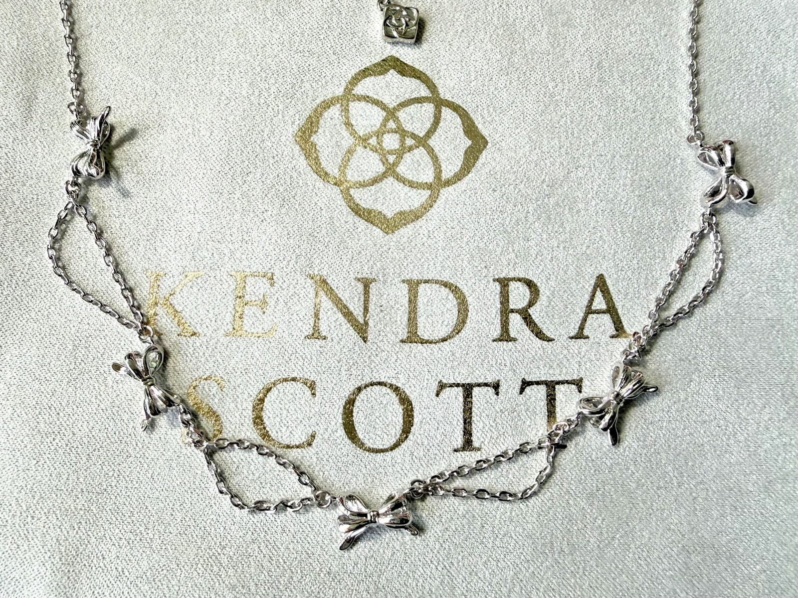 ✨New $85✨ Kendra Scott ✨Bow Sliver Plated Strand Necklace B17
