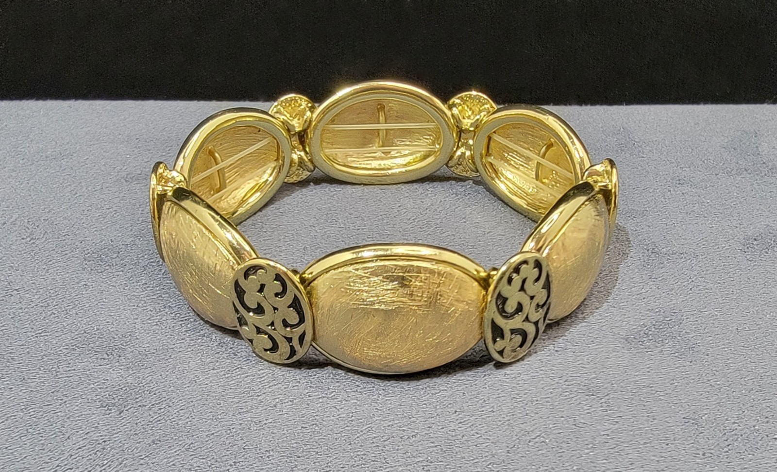 Vintage Gold Tone Brushed Satin Oval Link Openwork Filigree Stretch Bracelet