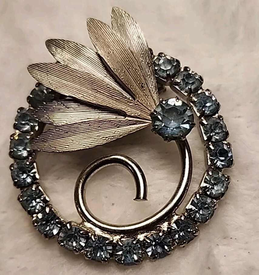 Vintage Lt Blue Prong Set Faceted Rhinestone Fan Brooch Estate Find Unsigned