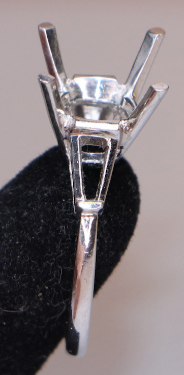 Heavy 5.75g Irid-Platinum Semi-Mount – 8ct Capacity – Tapered Baguette Accents